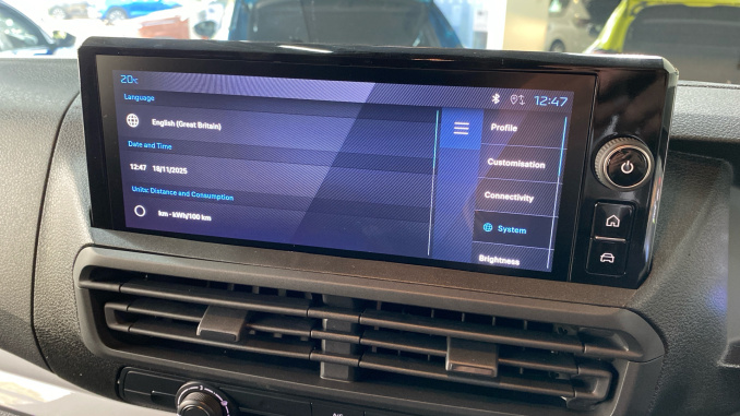 Peugeot Expert E-Standard 1000 100kW 75kWh Professional Premium + Van Auto - Image 49